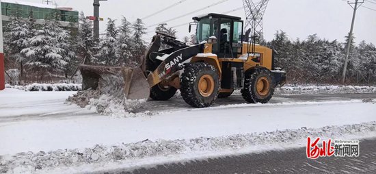<em>邢台市</em>南和区交通局开展冰雪<em>天气</em>公路除雪保畅工作
