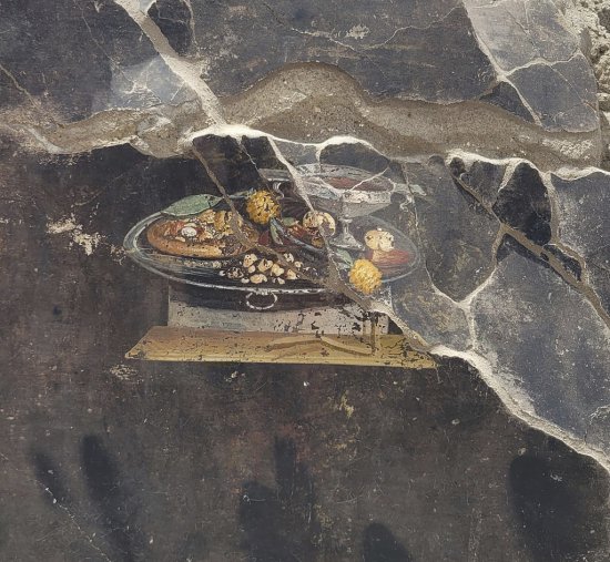 古罗马人也吃“披萨”？考古专家：<em>庞贝古城壁画</em>中的可能非真正...