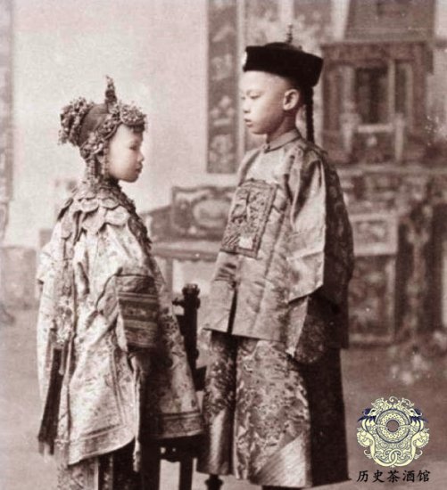 一组百年前的结婚照：图3是<em>王爷</em>迎娶福晋，图9童养媳很心酸