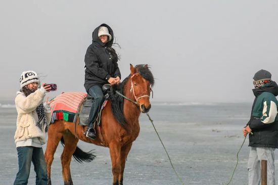 新疆博湖：“借雪”生金 冰雪旅游季成为“增收季”