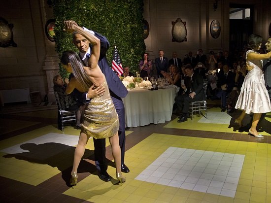 <em>奥巴马出席</em>阿根廷国宴即席跳探戈 舞姿“有点僵”