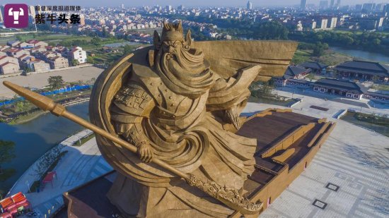 荆州巨型关公雕像要花1.55亿搬走，这样的违建太“大意”了