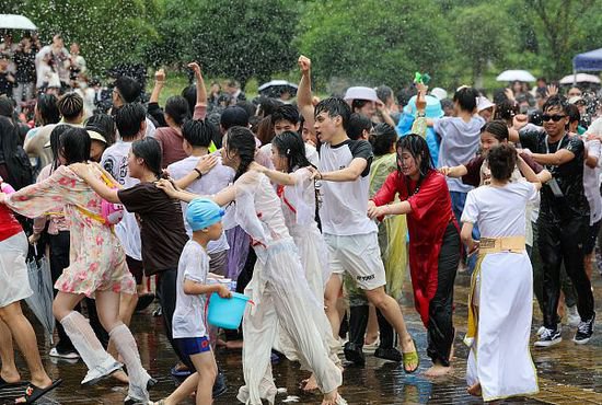广西桂林：国际文化节 展现世界青年风采