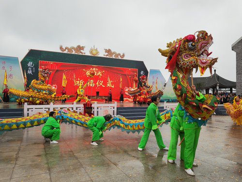 观龙舞、 赏曲艺，泸县首届龙文化宣传日活动举行