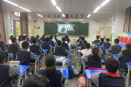 云南290万中学师生<em>在线收听</em>安全教育课