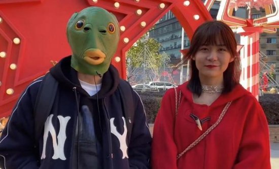 赵俊日和瞳夕成为情侣，共同发布圣诞约会视频，粉丝：我不能...