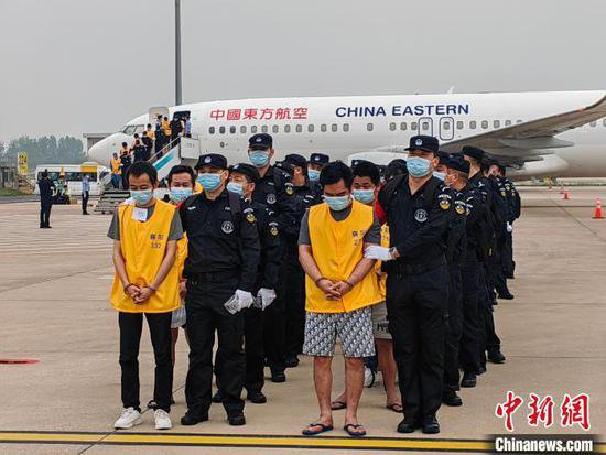 680余名中国籍涉赌诈违法<em>犯罪嫌疑人</em>被从柬埔寨押解回国