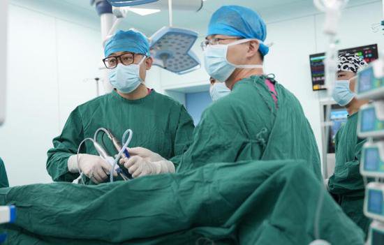 安徽省胸科医院完成一例<em>高难度</em>心肺大血管联合手术