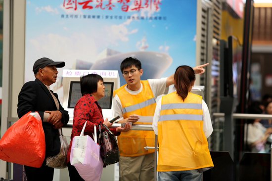 假期首日郑州铁路流量达85.1万人次