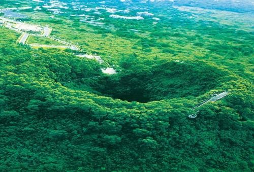<em>玛雅文明未解之谜</em>：尤卡坦半岛神秘圆环的秘密