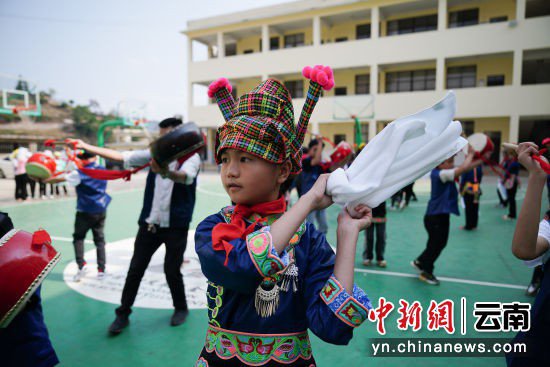 云南广南：民族传统舞蹈进校园