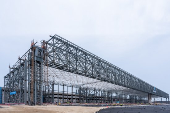 世界单体规模最大、跨度最大的民航飞机维修机库钢结构屋盖顺利...