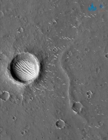 天问一号火星图上的“小白条”是什么？科学家告诉你