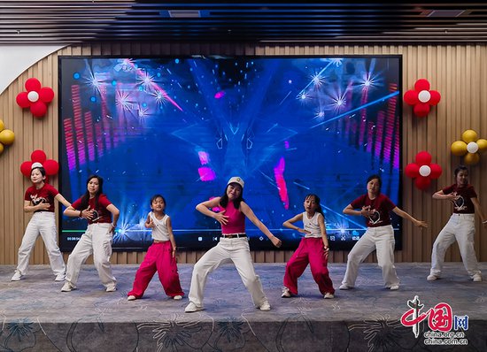 自贡市荣县上演舞蹈盛会 曳步舞与广场舞交流展现文化魅力