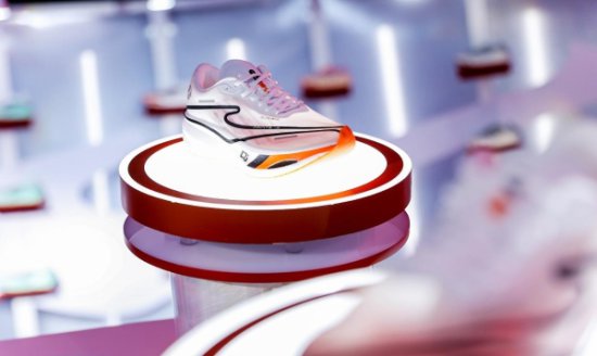 “共创中国跑者”战略发布，<em>鸿星尔克</em>打造更<em>适合</em>国人运动的跑鞋