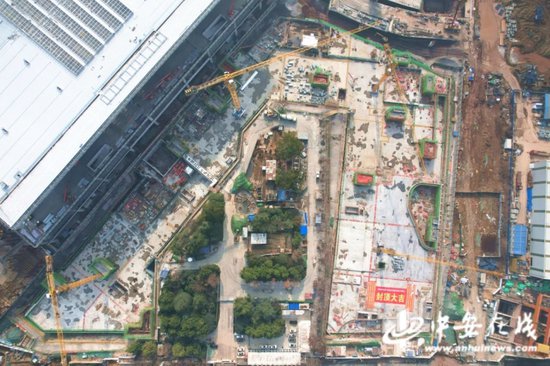 新合肥西站西广场及地下配套停车场工程主体结构封顶