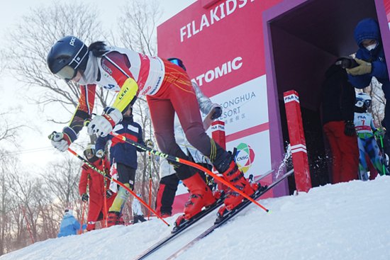 全国高山滑雪青少年锦标赛在吉林举行