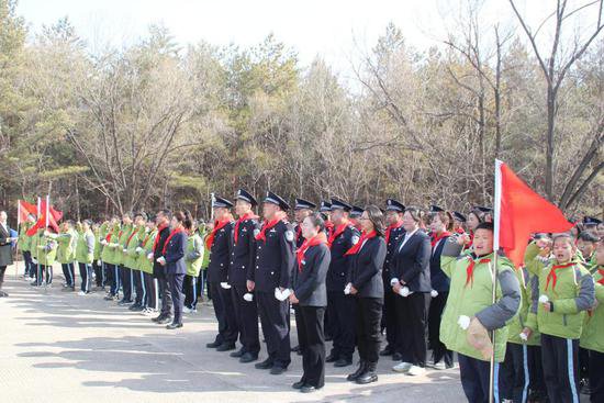 牡丹江边境管理支队多种形式开展清明节英烈纪念活动