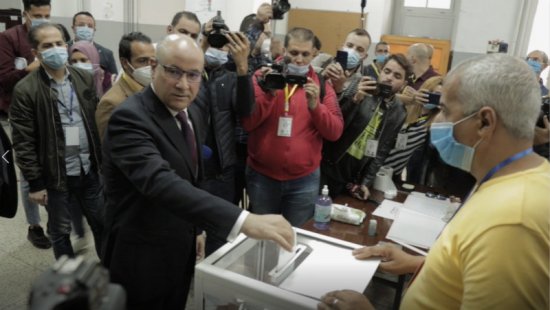 <em>阿尔及利亚</em>就宪法修正案举行全民公决