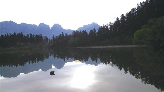 骨麻湖：山神“摁”开的奇观