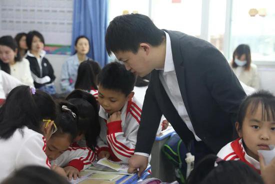 江北新村同创小学举行2023—2024下期<em>三年级</em>家长开放日活动