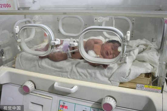 获救时脐带连着遇难妈妈，叙利亚“奇迹<em>宝宝</em>”被数千人提出领养