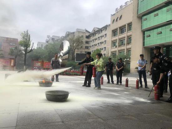 重庆市兼善中学：强化消防意识，落实演练常态