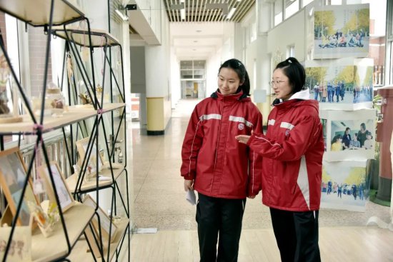 华东师范大学附属天山学校成立了20多个“生命科学素养社团”