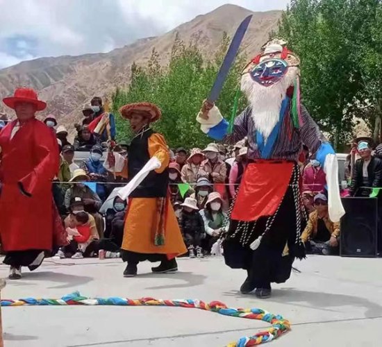 西藏科迦：一古村，一群人，一台戏