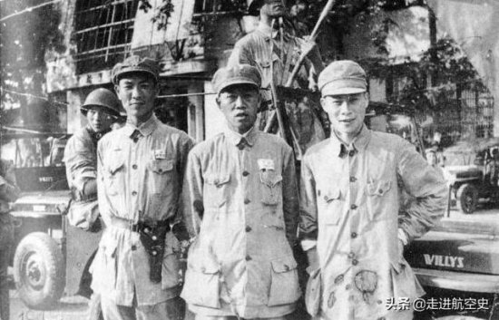 陈毅匆匆跑来报告重大军事问题，毛主席沉思良久：他打了英国...