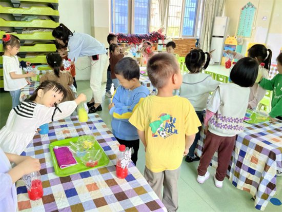 寻乌县城南幼儿园开展结对帮扶送教下乡活动