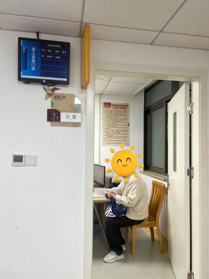 近期新冠感染者上升情况如何？记者走访上海医院发热门诊发现...