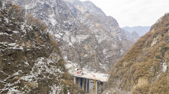 建设规模世界第一 宝坪高速公路秦岭天台山特长隧道贯通