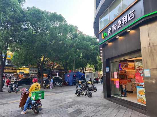 一条街上就有十多家便利店，武汉这些区域最集中