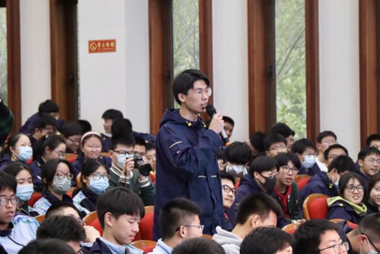 ChatGPT狂飙，浙江高中生向人工智能专家张文宇犀利提问