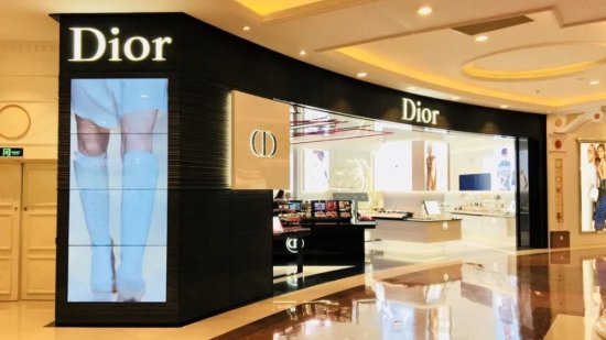 <em>上海</em>区域型标杆商场国际高档化妆品开店现状