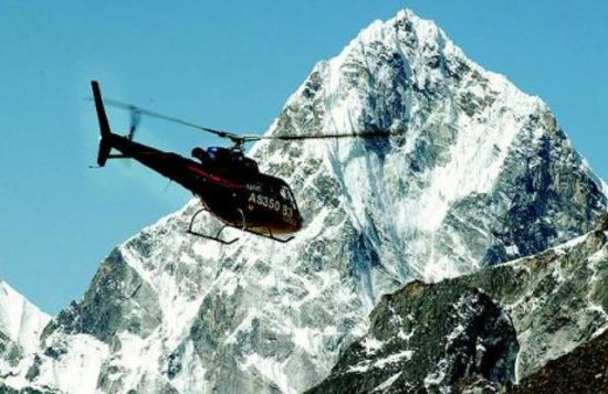 <em>直升机能飞多高</em>，为啥不能飞到珠峰顶上，载人观光或者救援？