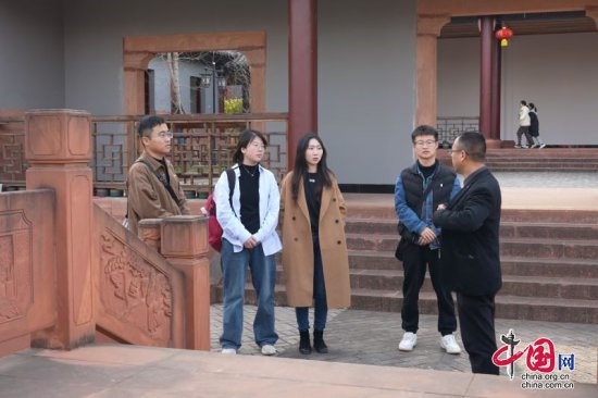 上海交大研究生支教团队到宜宾市叙州一中蟠龙书院助学扶智