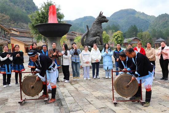 广西南丹推出多场场民俗文化活动“龙舞新春”