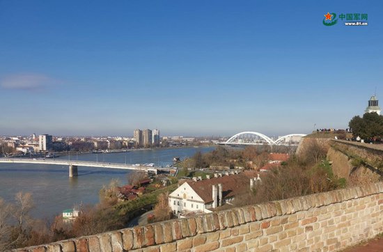 多瑙河<em>上的</em>三座桥