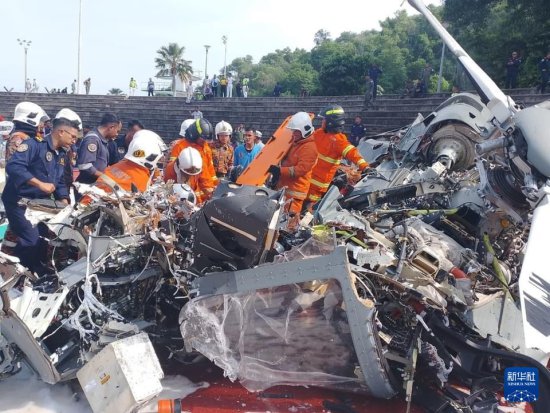 马来西亚两架<em>直升机</em>坠毁致10人死亡