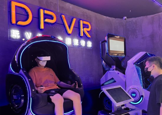 万元级Quest pro与消费级大朋VR E4，谁能征服游戏玩家？