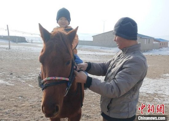 锡林郭勒草原上的驯马人：我驯的赛马从不服输