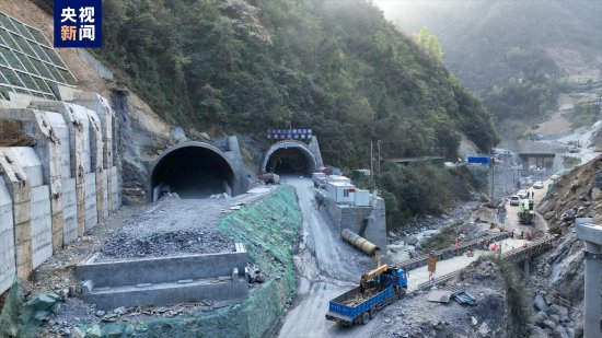安岚高速大巴山特长隧道突破万米大关 预计2025年通车
