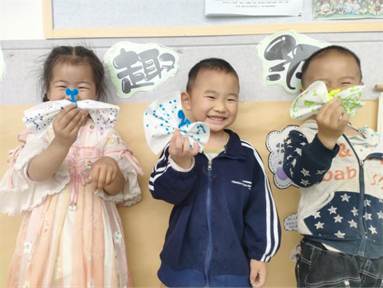 龙南市渡江镇中心幼儿园开展“纸趣横生”班本课程活动