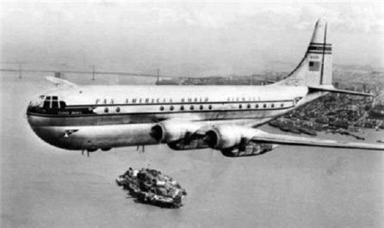 失踪了35年的客机重返机场，50名乘客容颜不老，穿越时空还是...
