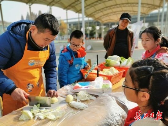 武汉这所学校的星空农场，除了教孩子认菜，还有这个作用