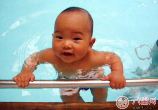 1岁宝宝练习游泳教程 1岁宝宝<em>怎么学</em>游泳