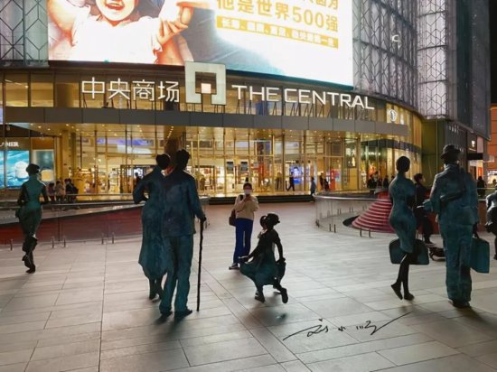 南京竟然有一家“中央商场”？就在新街口商圈，游客：名字<em>太</em>...