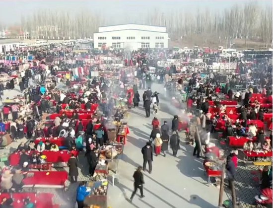 新疆阿瓦提县：农贸市场人气旺